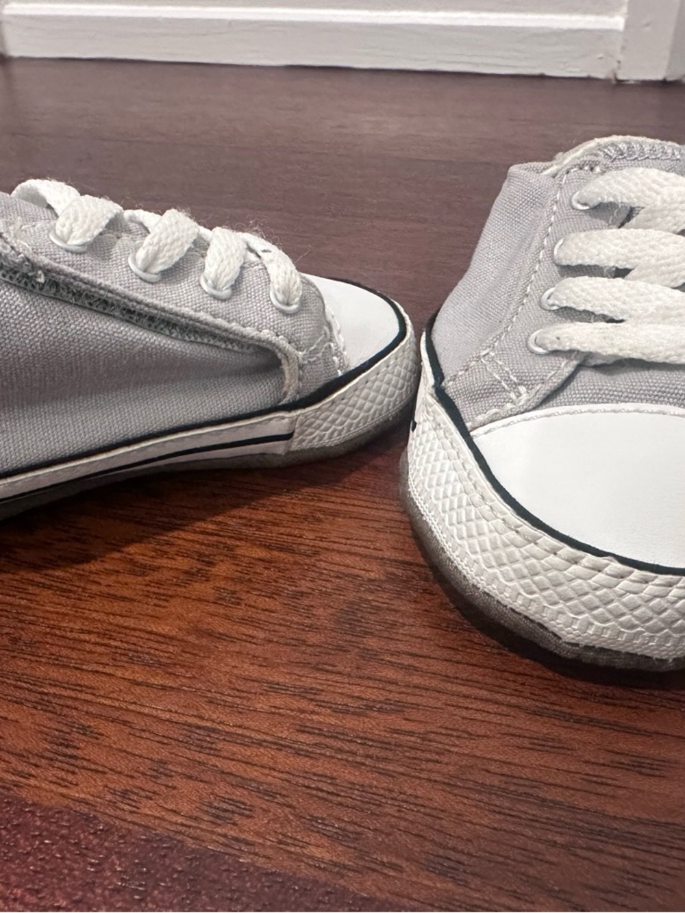 Converse baby Low-Top Canvas Sneakers in Light Gray - like new!
